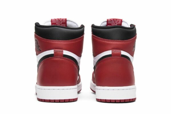 Air Jordan 1 Retro High OG 'Chicago' 2015 555088-101