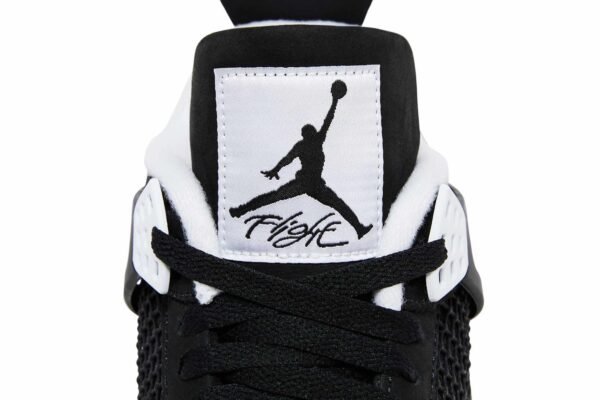 Air Jordan 4 Retro 'Fear' FQ8138-002
